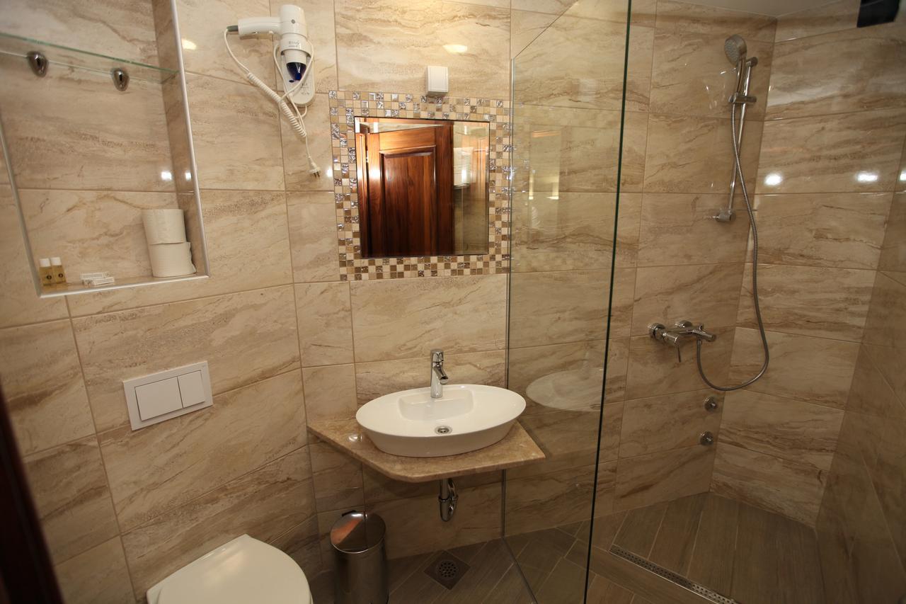 טרביניה Apis Hotel מראה חיצוני תמונה