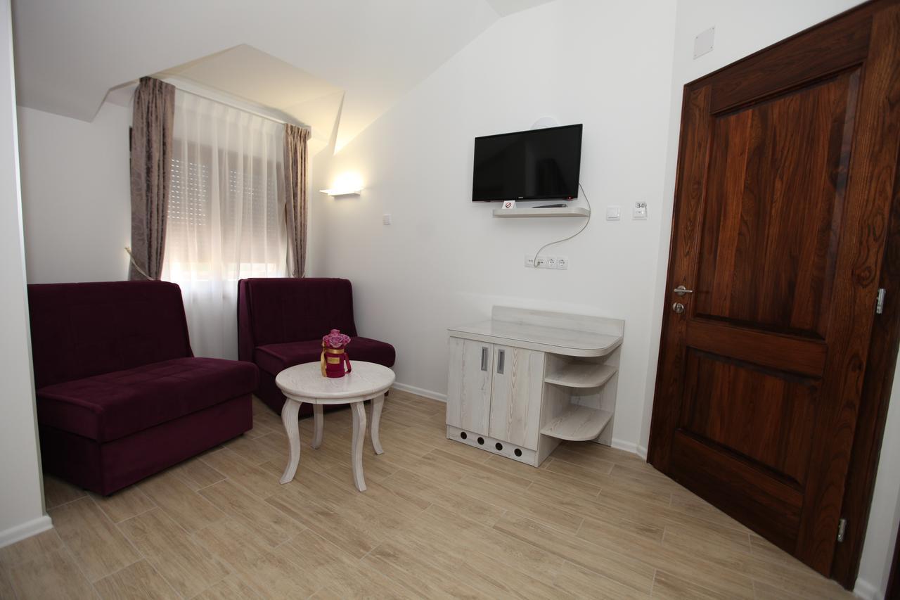 טרביניה Apis Hotel מראה חיצוני תמונה