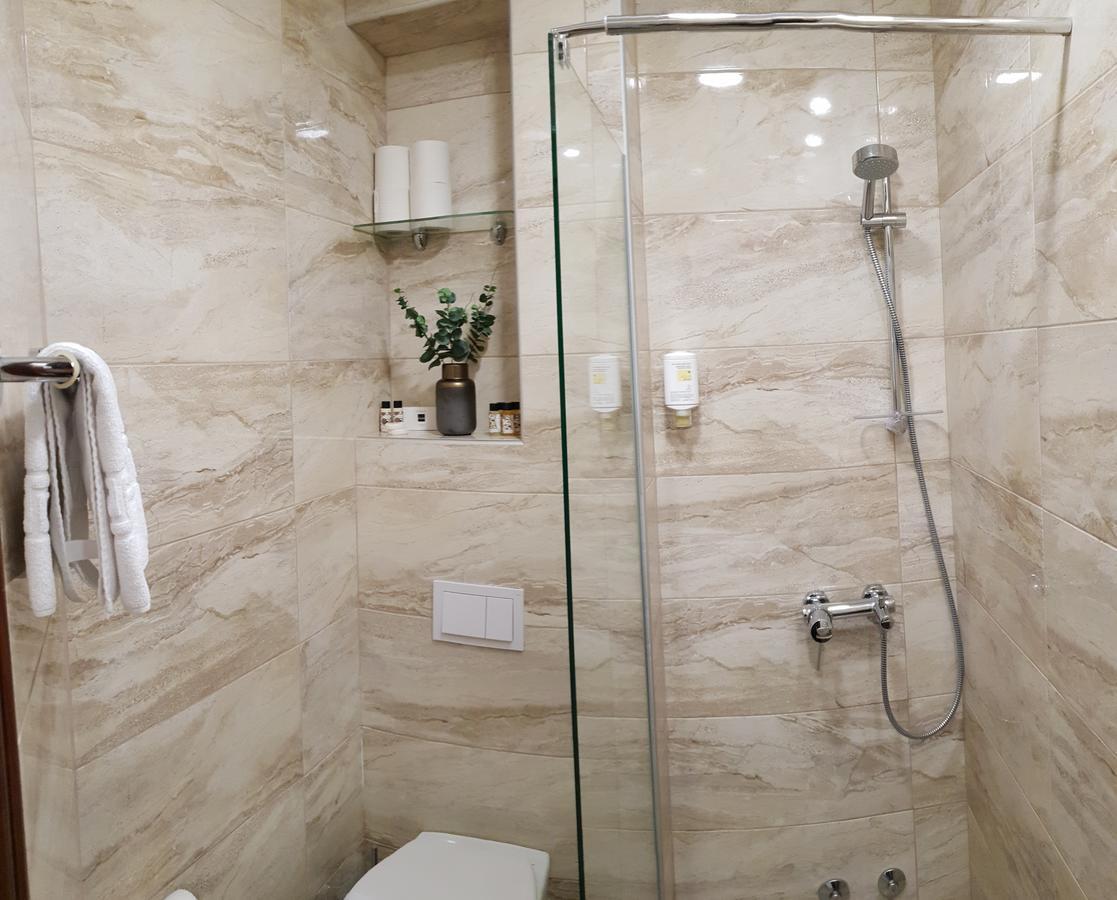 טרביניה Apis Hotel מראה חיצוני תמונה
