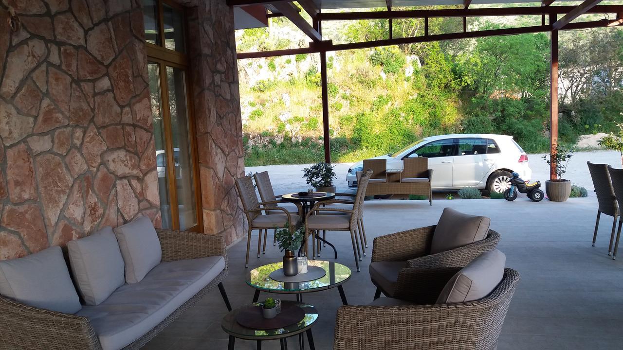 טרביניה Apis Hotel מראה חיצוני תמונה