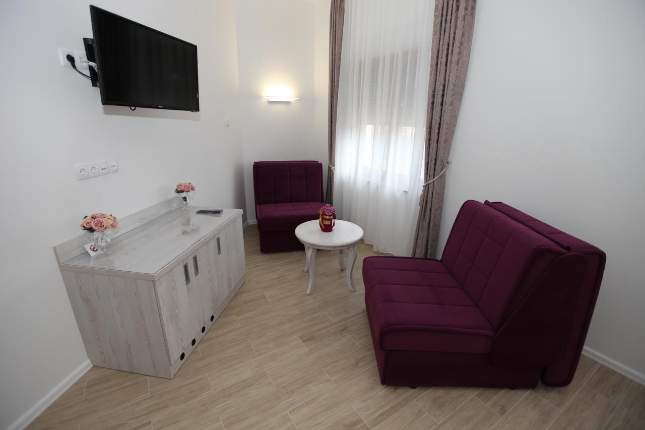 טרביניה Apis Hotel מראה חיצוני תמונה